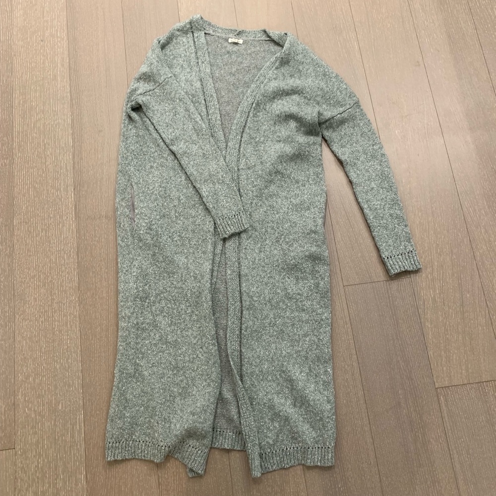 Sweater robe in gray